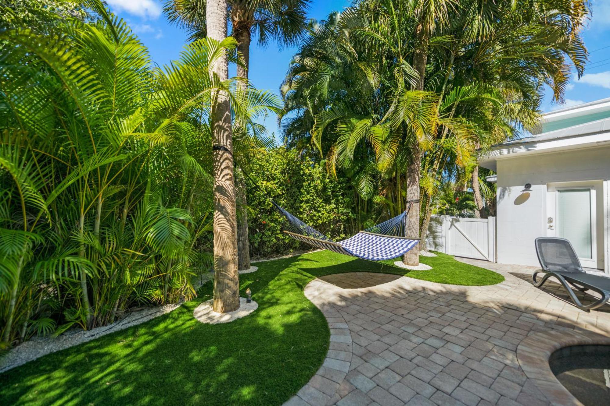 Sandy Pants - Designer Beach Chic Home Steps To Beach Backyard Oasis W Heated Pool Anna Maria Exteriér fotografie