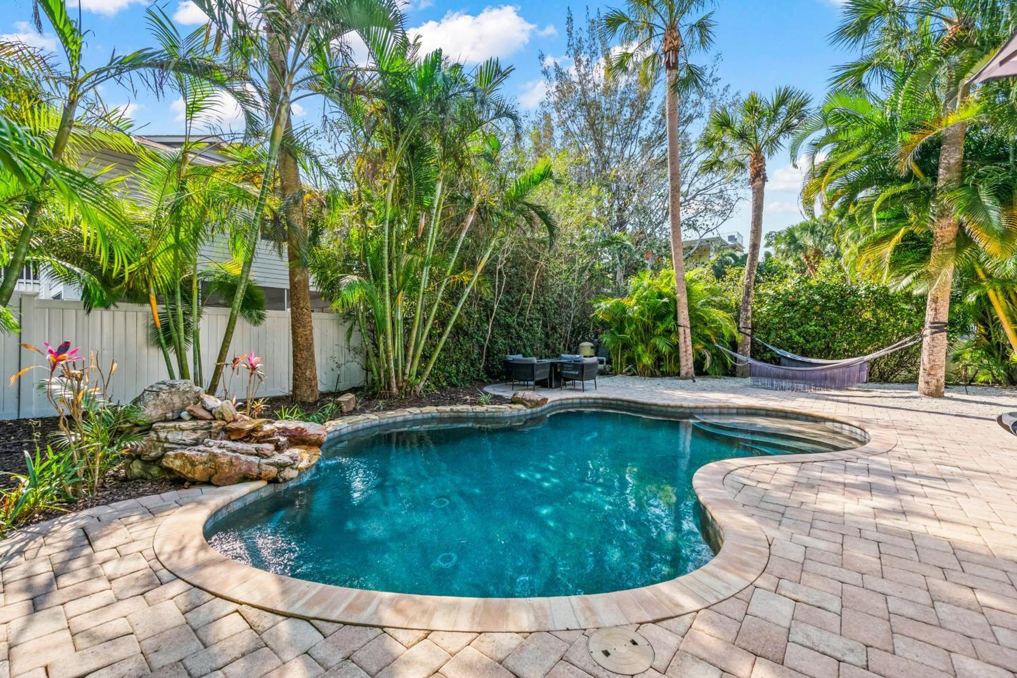 Sandy Pants - Designer Beach Chic Home Steps To Beach Backyard Oasis W Heated Pool Anna Maria Exteriér fotografie