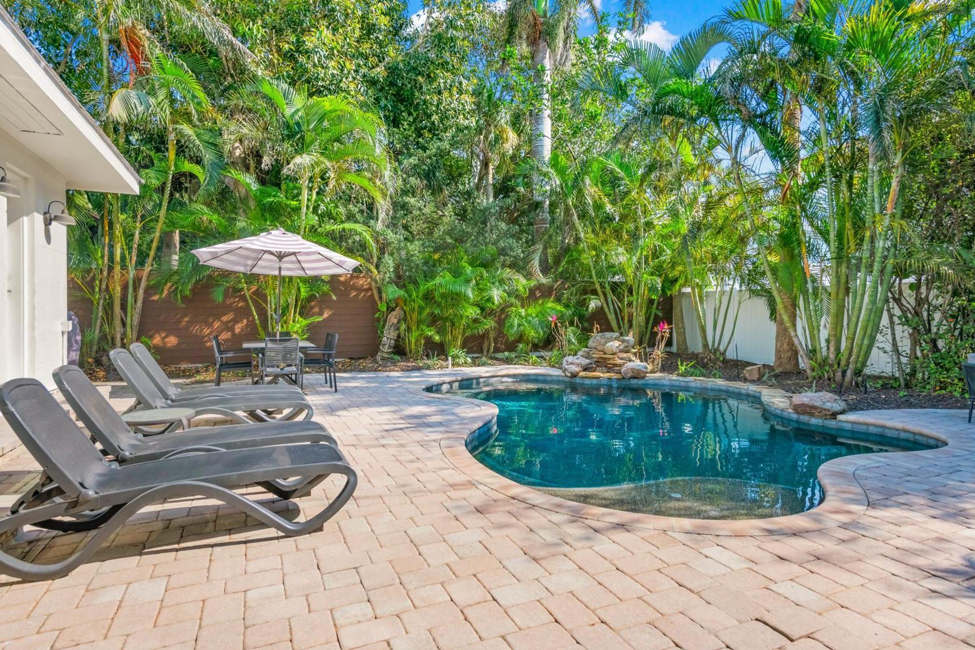 Sandy Pants - Designer Beach Chic Home Steps To Beach Backyard Oasis W Heated Pool Anna Maria Exteriér fotografie
